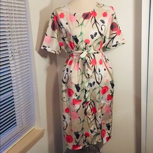 ✌🏽❤️🛍 Gorgeous flower dress size small